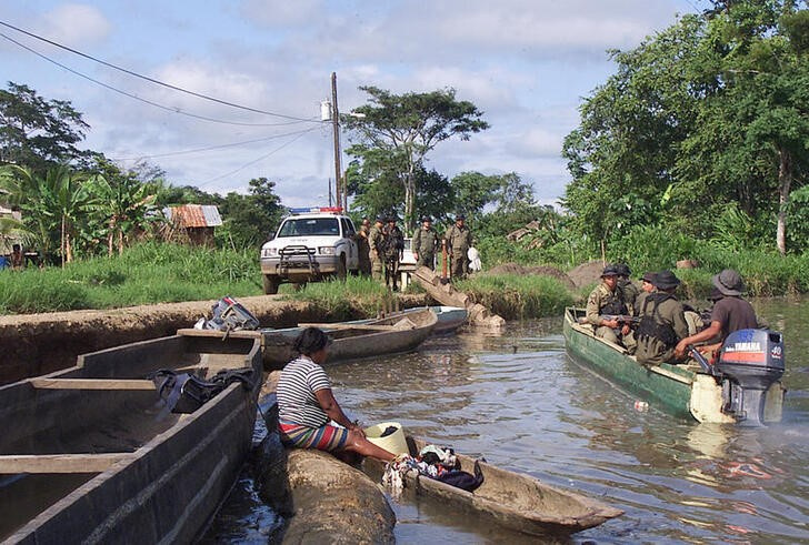 Nuevo R Cord De Migrantes Cruzan Peligrosa Selva Entre Panam Y