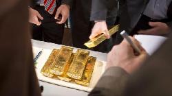 Gold Falls as Spring Holiday, Vaccine Hopes Bring out Risk-on Mood