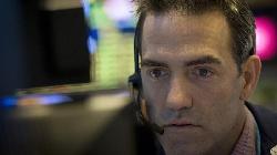 US STOCKS-Tech gains keep Wall Street afloat