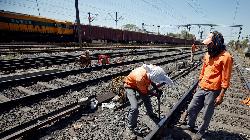 India to award first rail supply contract to local firms -sources