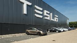 Factbox-Tesla market cap eclipses that of top 5 rival carmakers combined
