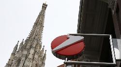 Unicredit, SocGen Rise After Upbeat 1Q; Credit Agricole Hit by War Effects