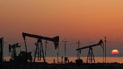 Oil Extends Slide as Virus Milestone Worsens Outlook for Demand