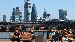 London's FTSE 100 advances on hopes of monetary stimulus