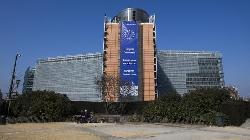 European shares drop on inflation risk concerns; Lagarde speech eyed
