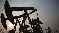 Oil Climbs After Plummeting Last Week: Keystone Pipeline, Fed Meet in Focus