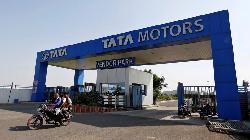 Tata Motors Star Performer Amid Market Crash: Key Levels, Trade Strategy?
