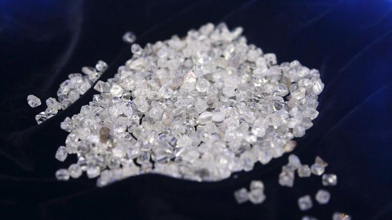 Diamond production down by 21%;  10K workers lose jobs, salary cuts for others - Investing.com UK