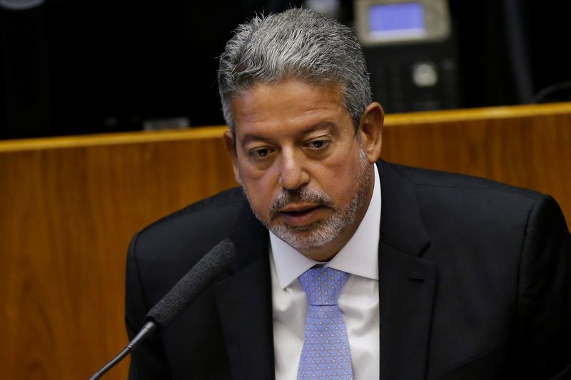 &copy; Reuters Lira pede 'pressão máxima' na Petrobras para redução de preço dos combustíveis
