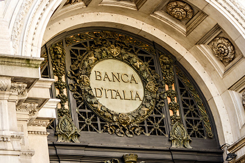 Italian 10-year bond yields fall to record low 
