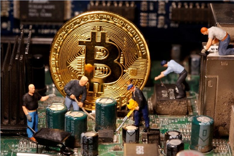 Crypto Price Today: Bitcoin holds above $28,000; Solana, Dogecoin slip up to 3%
