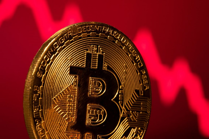 Bitcoin Falls Below $20K, Crypto Slumps as Fed Rate Risks Rise