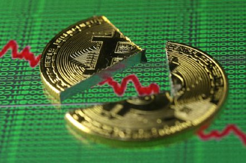 Bitcoin Hovers Near High, Up 8% at $26,750