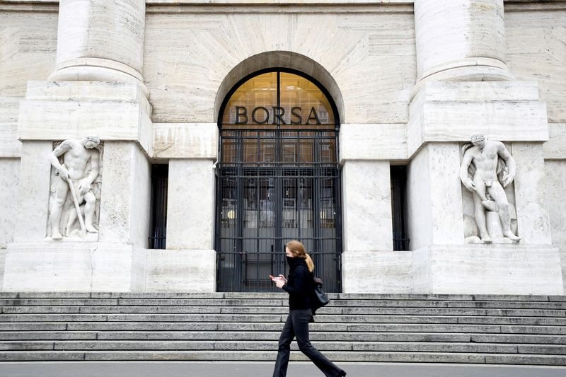 Borsa Milano oggi: banche sostengono il Ftse Mib, effetto Moody’s su spread e Btp