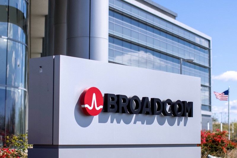 Broadcom Q1 results & guidance beat estimates, announces dividend