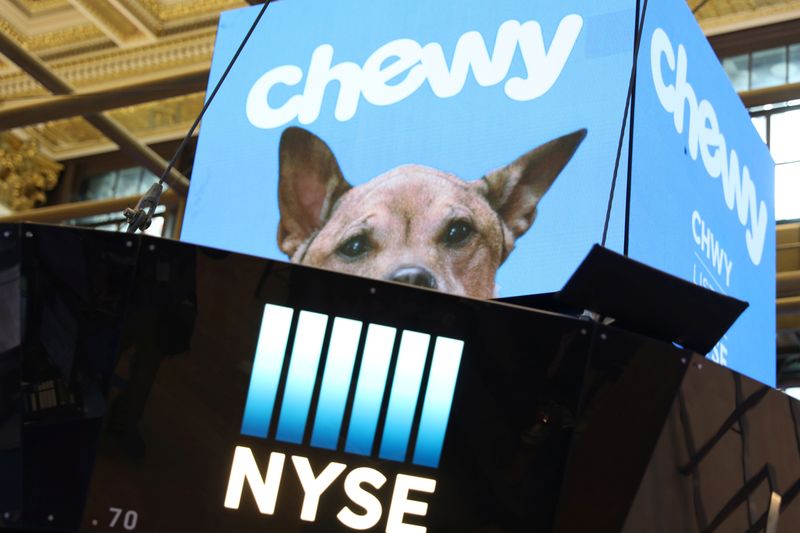Chewy Drops 15% After Quarterly Earnings Impacted by Supply Chain Challenges