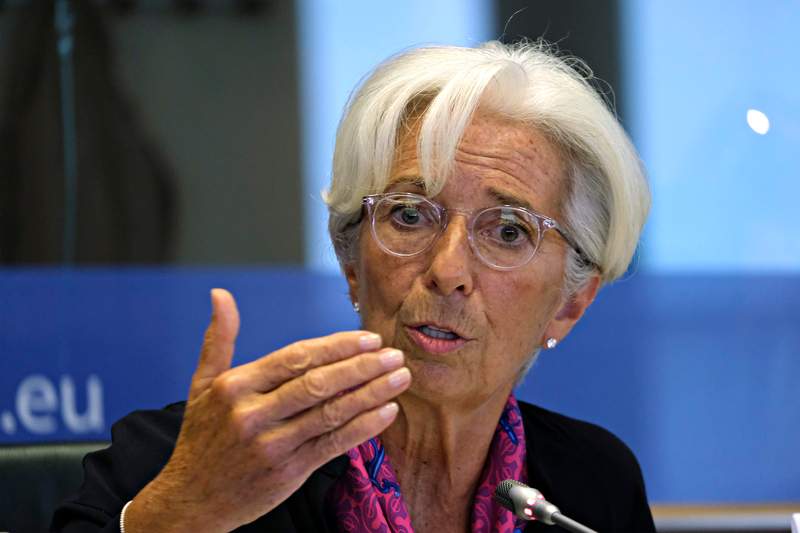 Euro hits 1-month high after Lagarde, Nagel warn on inflation risks