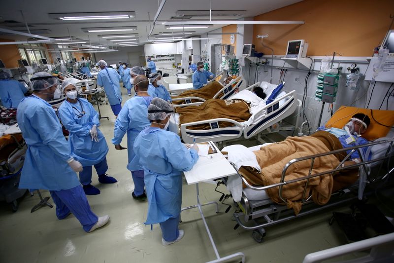 © Reuters. Hospitais privados veem casos de Covid-19 quase duplicarem em duas semanas
14/01/2022
REUTERS/Diego Vara