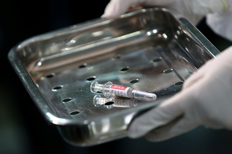 भारत का ड्रग रेगुलेटर एस्ट्राजेनेका/ऑक्सफोर्ड वैक्सीन को मंजूरी देता है - स्रोत