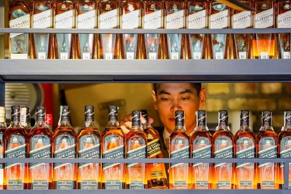 Diageo Slips on Cautious Outlook Despite Solid Start to New Fiscal Year