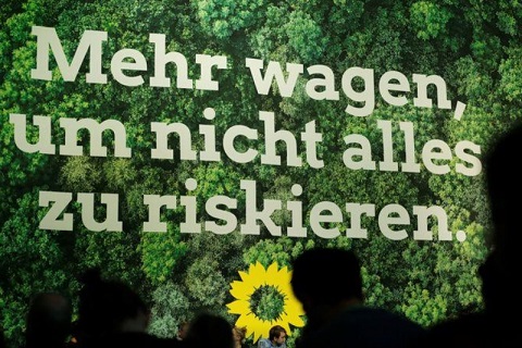 GESAMT-ROUNDUP: Grüne und schwarze Parteibasis sagt Ja zu Koalition in NRW