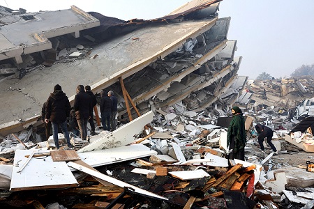 &copy; Reuters Bakan Özhaseki: “Kendi evini yapacak depremzedeye 500 bin lira hibe vereceğiz”