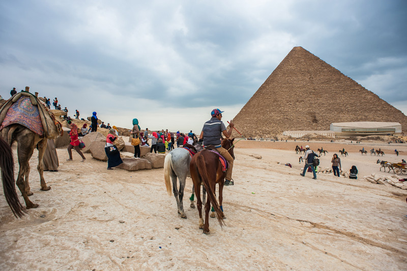 Egito investiga vídeo de sexo explícito filmado nas pirâmides