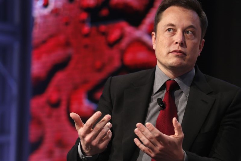 Elon Musk radzi Ukrainie kapitulację, wywołując ostrą krytykę