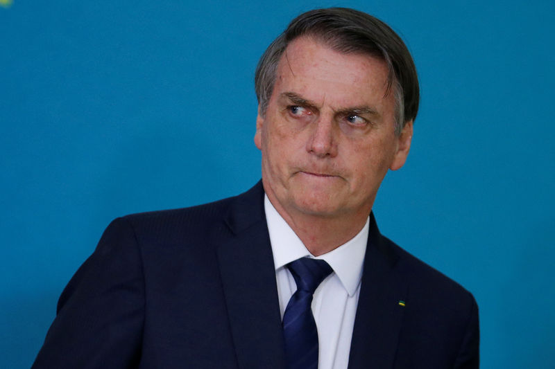 &copy; Reuters 'Dormir na embaixada e conversar com embaixador é crime?', questiona Bolsonaro