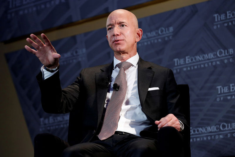 Jeff Bezos attackerar Biden på Twitter på grund av inflation och olja