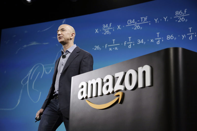 Jeff Bezos, nuovo record: primo nella storia con fortuna da 200 miliardi