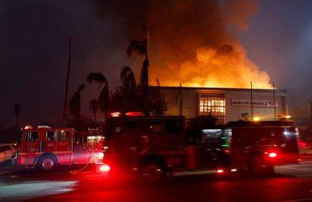 Perdas para seguradoras nos EUA podem chegar a US$ 25 bi com incêndios em Los Angeles