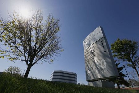 &copy; Reuters.  UPDATE 2-Valeant sets earnings date, shares jump on hope for positive news