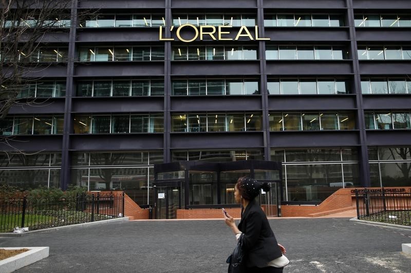 &copy; Reuters. L'Oreal to buy three skincare brands from Valeant for $1.3 bln