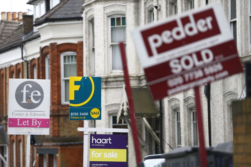 英國房價創下29個月最大月度跌幅 樓市前景恐維持低迷
