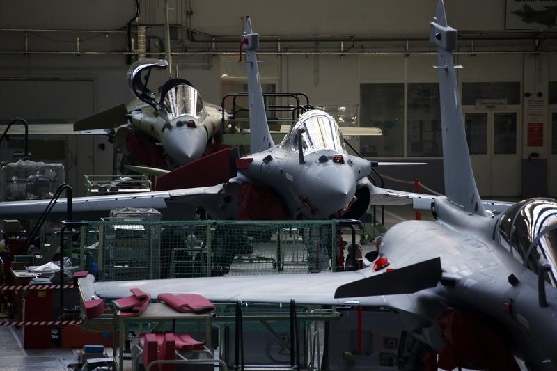 &copy; Reuters. French fighter jets find takers in a worried world