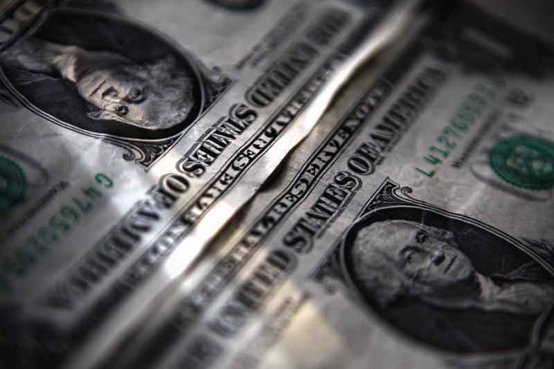 Forex - U.S. Dollar Rises as Euro, Sterling Fall