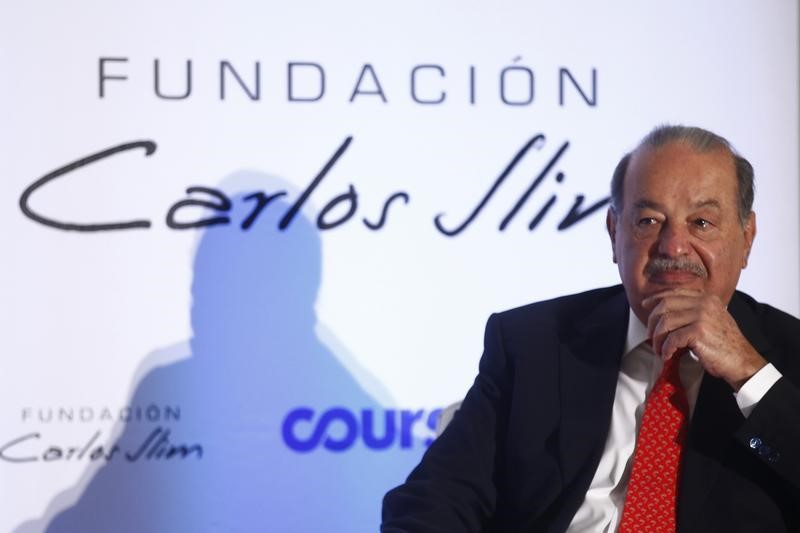 &copy; Reuters.  AT&T comprando activos en México, ¿bueno para Carlos Slim?