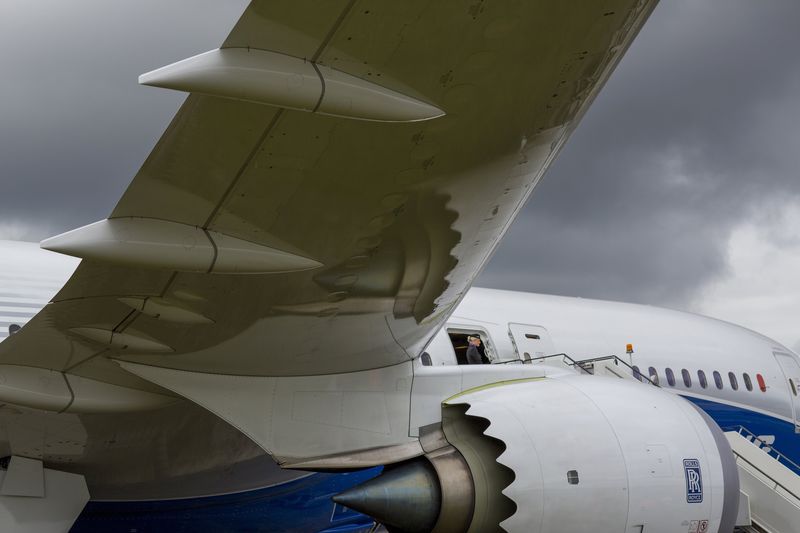 US senator backs extending deadline to approve Boeing 737 Max