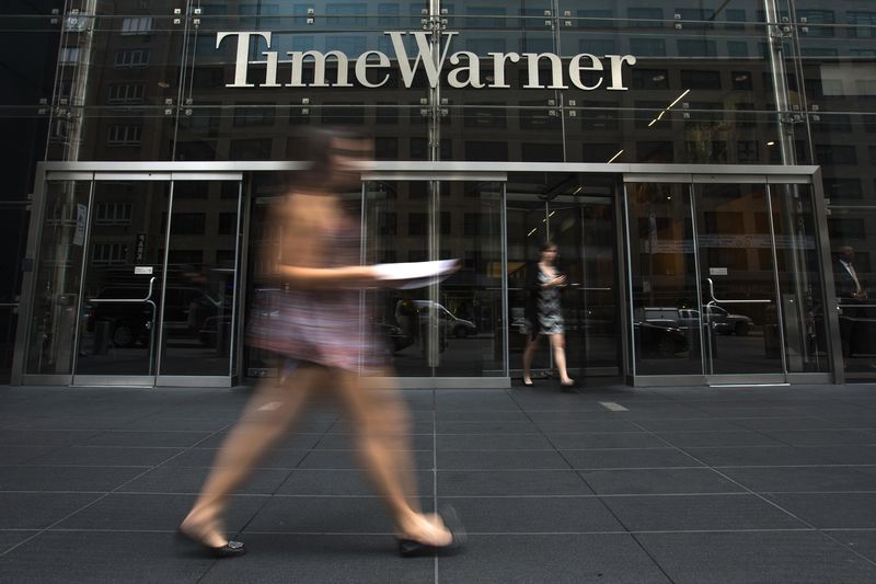 &copy; Reuters.  Квартальная прибыль Time Warner превзошла прогнозы, выручка оказалась хуже