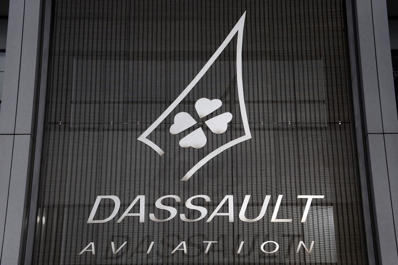 &copy; Reuters.  Dassault Aviation forecasts higher 2017 sales as profit drops