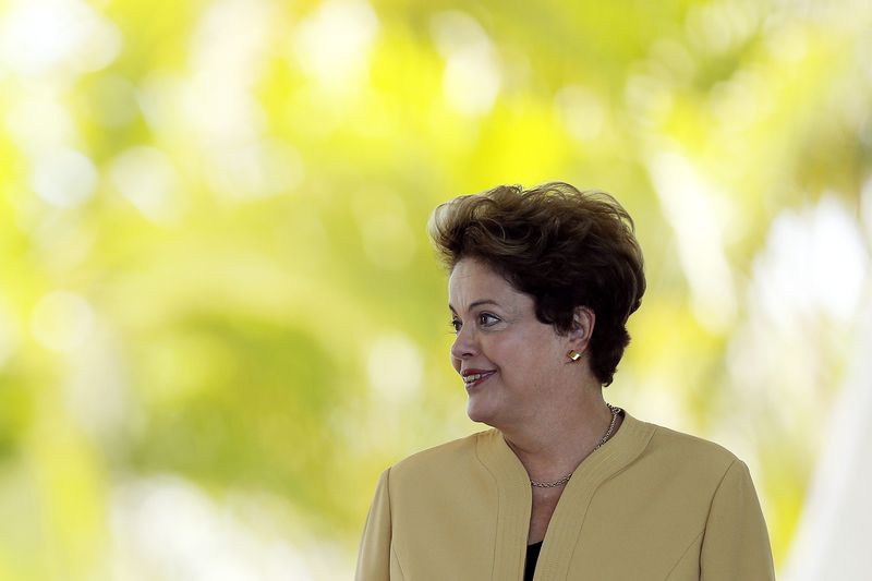 &copy; Reuters.  Rousseff dice que el Gobierno debe escuchar las críticas de brasileños