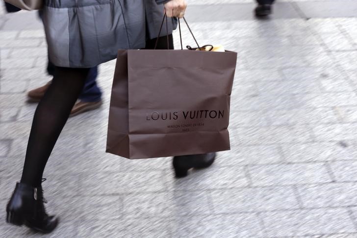 &copy; Reuters.  LVMH Does It Again, as Buoyant Message Gets a Cheer: Street Wrap