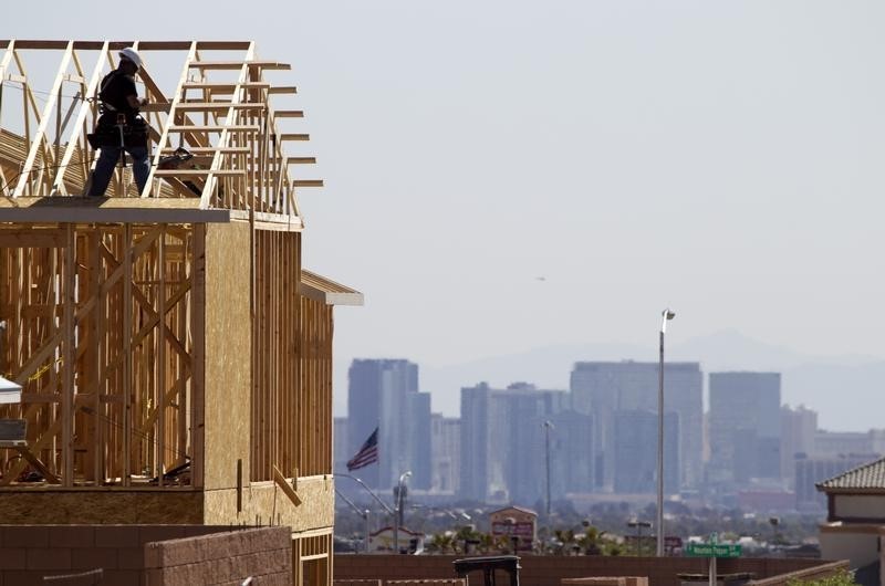 &copy; Reuters.  U.S. housing starts slump but building permits soar in September