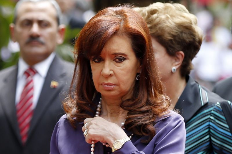 &copy; Reuters.  בדרך להרשעה? הערב - הכרעה בתיקי השחיתות של סגנית נשיא ארגנטינה