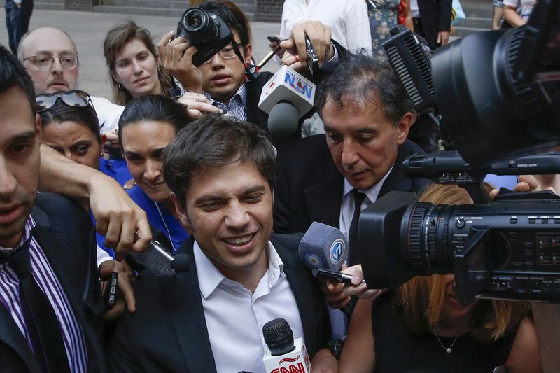 &copy; Reuters.  Gobierno argentino confirma el pago de bonos por 5.900 millones de dólares