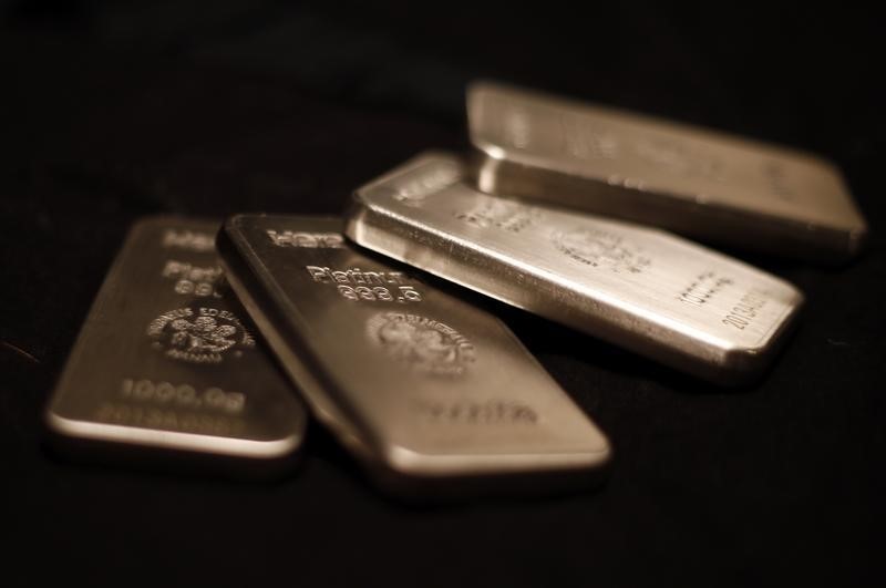 &copy; Reuters.  BRIEF-Platinum Group Metals Prices US$17.1 Million Offering Of Units