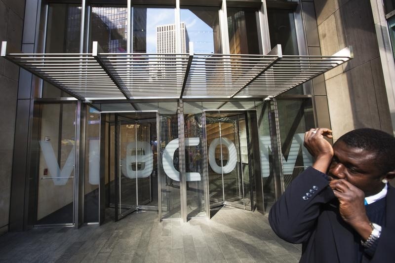 &copy; Reuters.  Two cable giants -- Cablevision and Viacom -- settled a longstanding bundling lawsuit on Friday