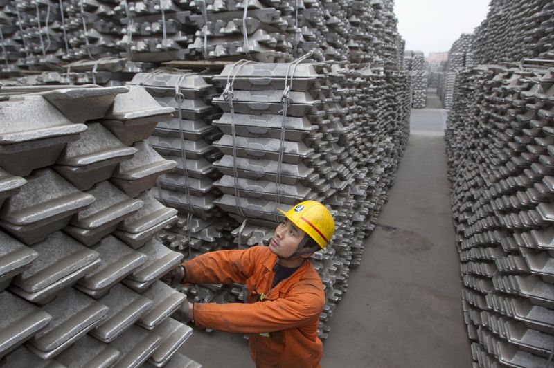 &copy; Reuters.  Sanctions Fallout Upends Metals as Aluminum, Nickel Burst Higher