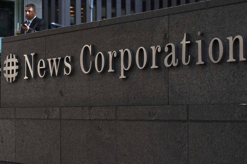 &copy; Reuters.  El grupo de medios News Corp. compra Wireless Group por 266 millones de euros